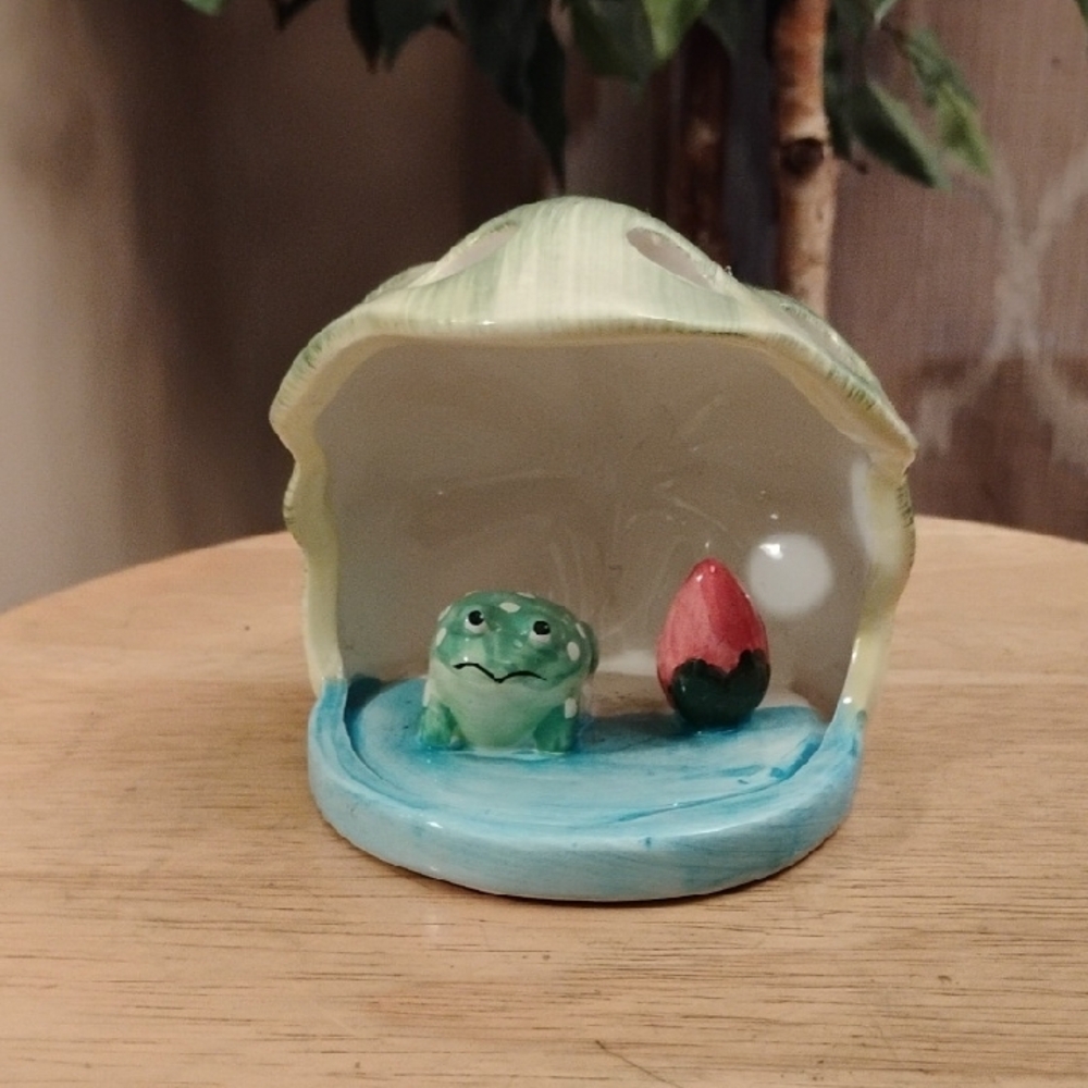 Vintage Ceramic Frog & Strawberry Toothbrush Holder - Picture 2 of 8